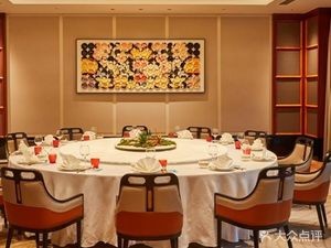 Poly International Hotel - Yuguang Chinese Restaurant • Breakfast Tea Free
