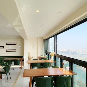 Eva依娃 · Skyline Riverside Restaurant · Banquet & Private Events