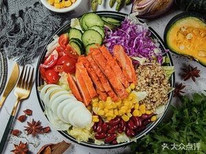 Light Meal Green Leaf Salad