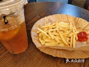 Under the Tree There is Leisure