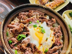 Cui Wei Jia Cantonese Style Stewed Rice Bowl