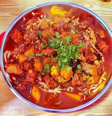 Hand-Kneaded Noodles with Big Plate Chicken Dish