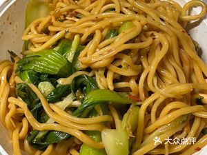 Hand-Torn Chicken Noodle Bowl (Commercial University Store)