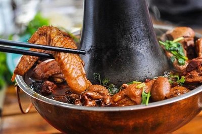 Wu Yanhua's Five-Kilometer Hot Pot Chicken