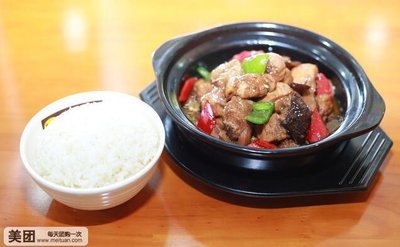 Jiu Jiu Jiu Huangfen Chicken Rice