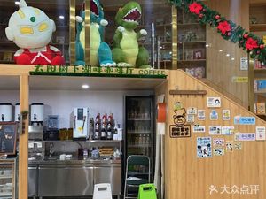 Sun Tree Underneath Lakeside Cafe