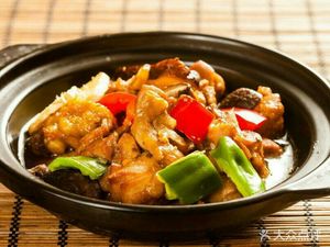 Xiang Dao Jia Huangfen Chicken Rice (Dahutong Branch)