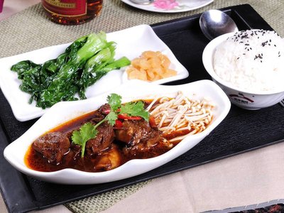 Xin Xin Qiao Overpass Rice Noodles with Beef Noodles (Louvre Plaza Branch)