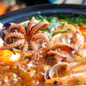 Kim's Kitchen Ohba Hot Pot & Fried Chicken Specialty Store (Jinnan Wuyue Plaza Branch)