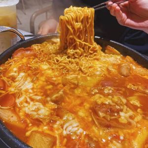 Miss Pan Cheese Rice Cake Hot Pot & Fried Chicken (Xinhua Plaza Branch)