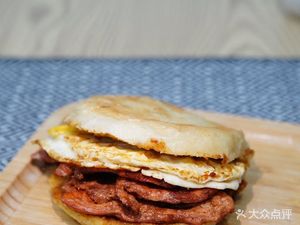 Xianmei Ju Pancake with Pork Belly