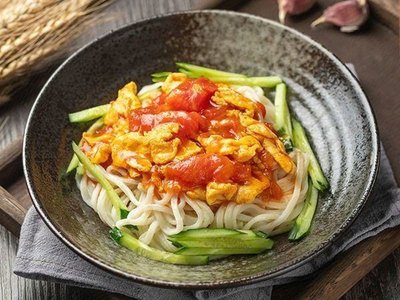 Wang Guangfeng Spicy Food with Noodles