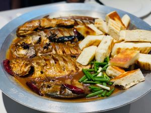 Jufu Bay Mixed Fish with Flatbread