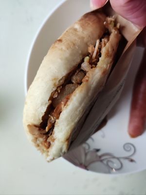Lazhi Roujiamo and Cold Noodles (Guigiao Li Branch)
