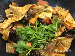 Dongchuan Spicy Hot Pot (Tianjin Tanggu Yongwang Store)