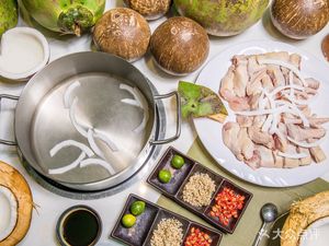 Mansuter Coconut Chicken Hot Pot & Teppanyaki (First Street Branch)