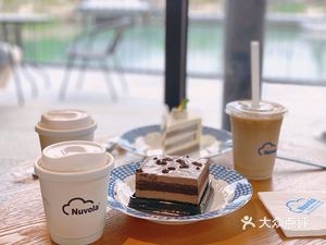 Under the Locust Tree Lounge · Cloud Coffee