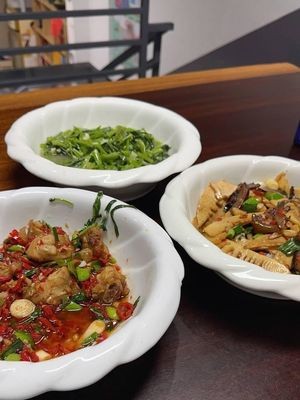 Long Teng Special Xiangtan Cuisine (Xinhao Yuan Commercial Street Store)
