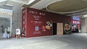 Qixiaoluo · Luosifen (Fenghui Plaza Store)