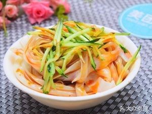 Chuan-Yu Noodles with Foil-Grilled Clams and Rice Noodles