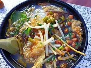 Liuzhou Luosifen Yin Xian Shan Zhuang Road Store