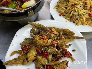 Drunk Goose Fire Chicken Stone Pot Fish Barbecue