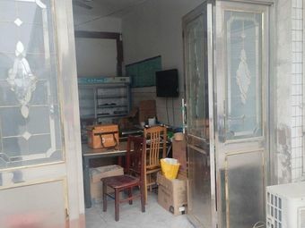 Stir-Fried Noodles Are the Specialty