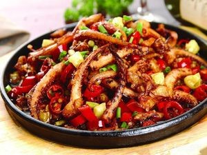 Bao Le Hotel Restaurant (Ceramic Store)