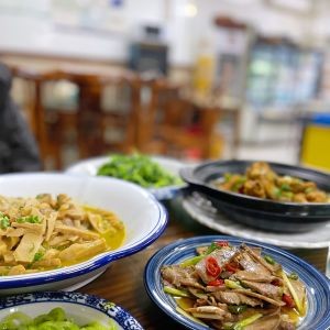 Dongsheng Private Kitchen (Qianqiao Street Branch)