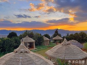 Shou Wang Shan · Scenic Dining at the Tribe's Viewpoint