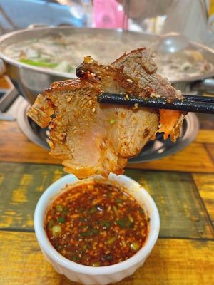 Fuyuan Yunzhi Sour Soup Pork Trotter Hot Pot