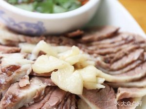 Longtou Street Hui Ethnic Restaurant (Xinying Store)