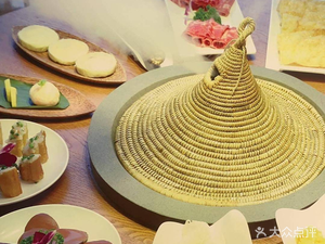 He Ji Xianhu Stone Pot Fish