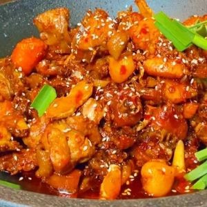 Hongxin Street Side Spicy Chicken Hot Pot (Chenggong Store)