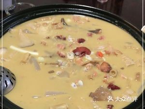 Yulin Original Ecological Sour Bamboo Shoot Chicken Hot Pot