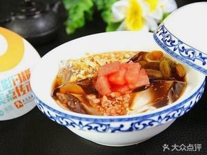 Yiliang Pork Trotter Rice Noodles (Xingcheng Road Store)