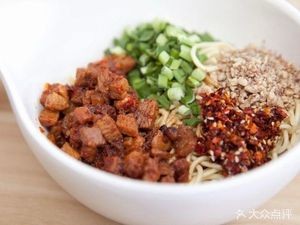 Luoji Guandu Small Pot Rice Noodles (Milan Garden Store)