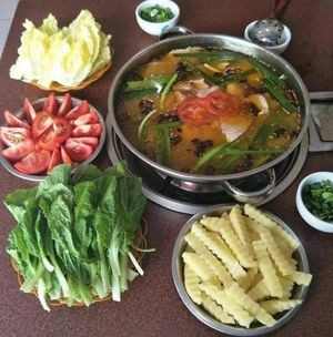 Authentic Fuyuan Sour Cabbage Pork Trotter · Lijiang Preserved Pork Hot Pot (Tanhua Road Branch)