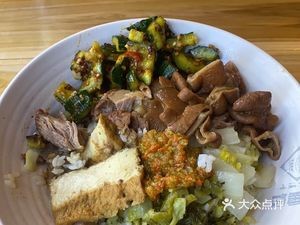 食稻滇峰猪脚饭猪脚米线