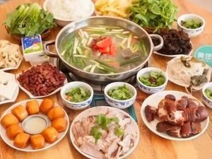 Wu Ji Fu Yuan Sour Pork Leg Hot Pot