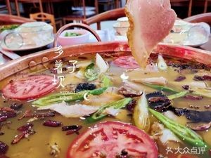 Duozhe Bashizi Sour Pork Leg Hotpot (Sakura Rain Branch)