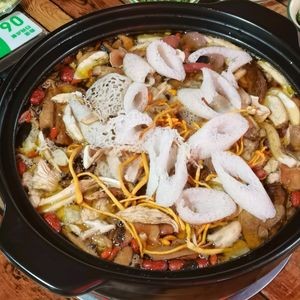 Er Dong Zhan Yi La Zi Ji Wild Mushroom Hot Pot (Mingquan Machinery Market Branch)