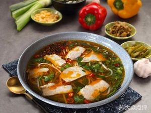 Zhaotong Old Brand Pig Trotter Rice Noodles (Changhong Road Store)