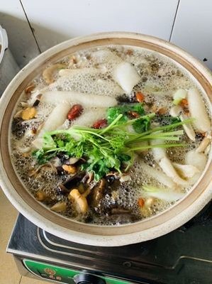 Chen Xiao'er Wild Mushroom Stone Pot Fish