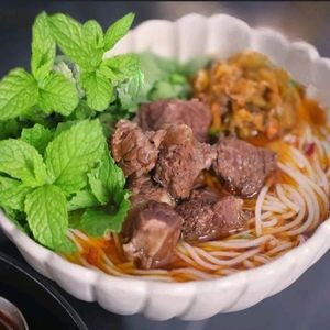 Dehong Beef Steak Rice Noodles