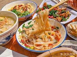 Zhou's Lu Xi Chicken Rice Noodles