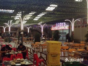 Xinwen Road Food Plaza