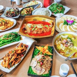 Jiyi Yuan Dehong Ethnic Cuisine (Shuanghe Bay Store)