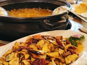 Lü Rui Yuan Wild Mushroom Hot Pot