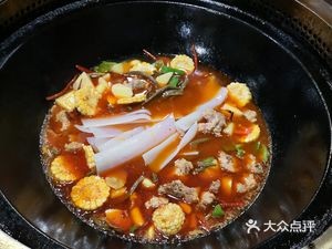于胖东北铁锅炖(高原明珠美食街店)